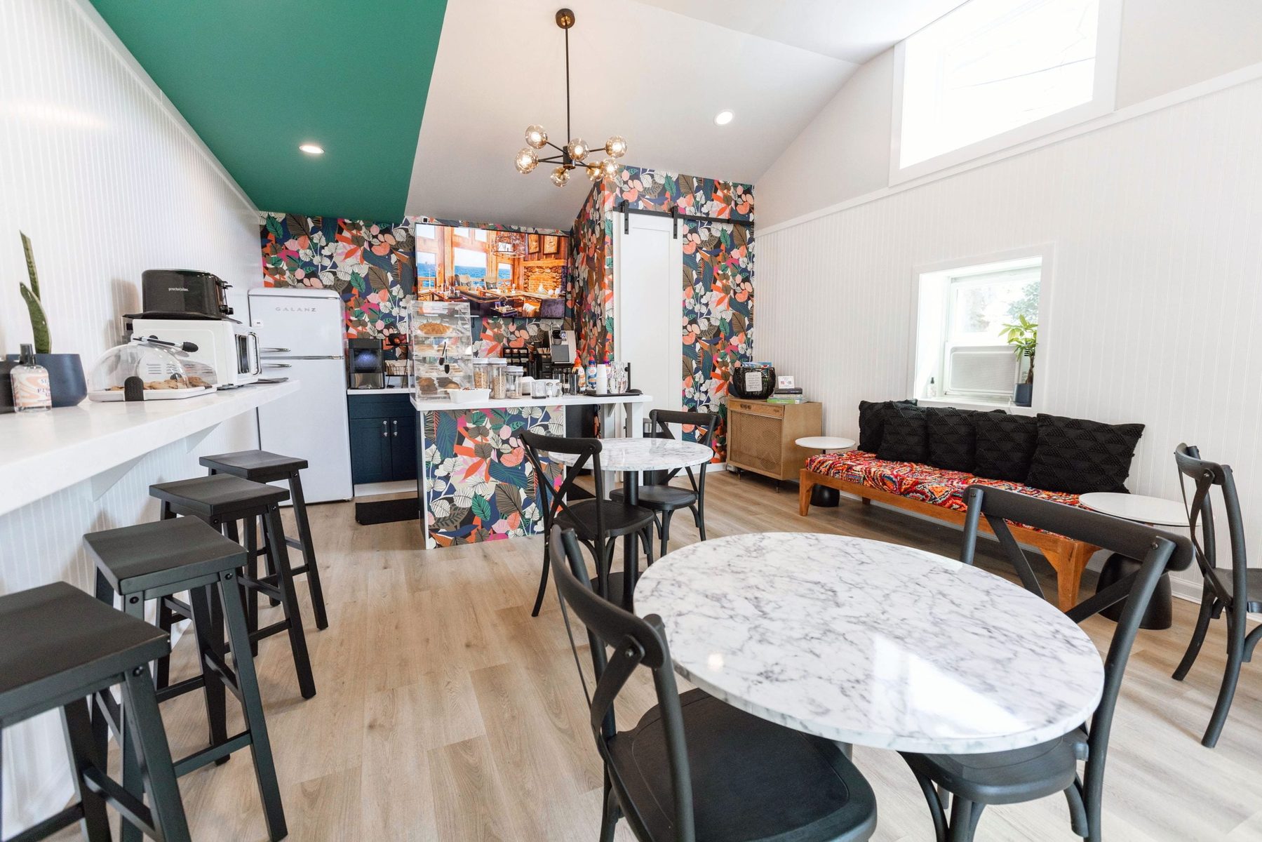 Social Den indoor seating with board games and books at Ocean View Terrace Inn